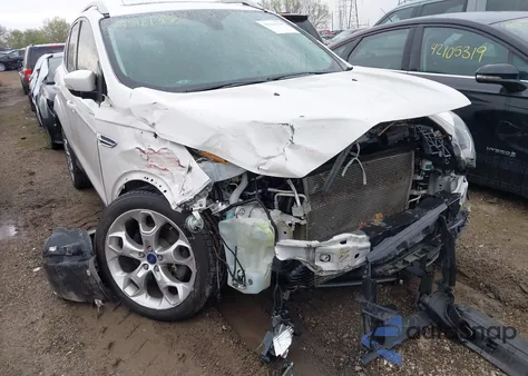 2016 Ford Escape Titanium z USA, uszkodzony, nr VIN 1FMCU9J95GUB81033